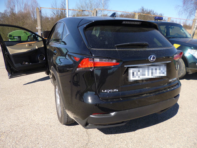 VSAT nuotr./Sulaikytas „Lexus NX 300h“ visureigis