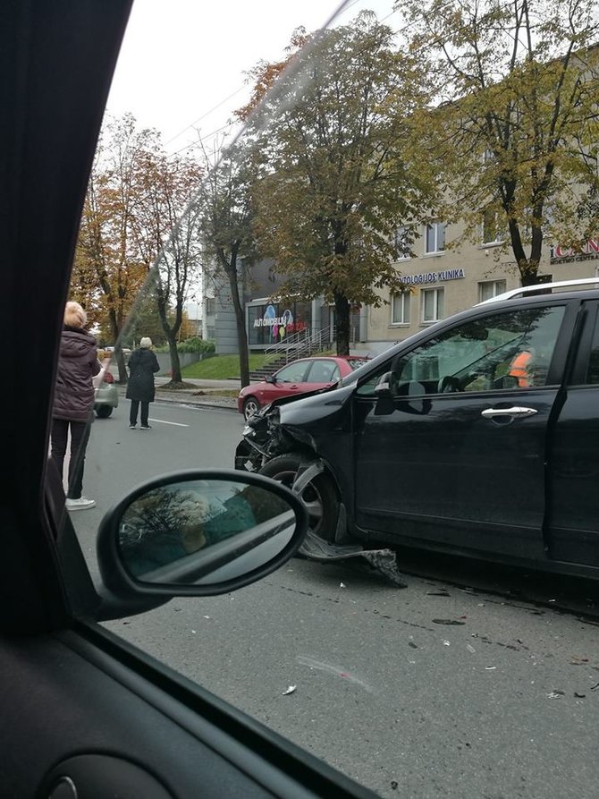 Nuotrauka iš „Facebook“ profilio „Kur stovi policija Kaune“/Įvykio vietoje