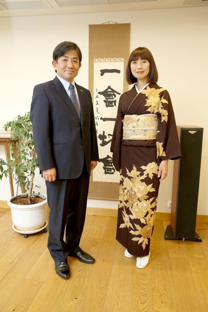 R.Danisevičiaus nuotrauka iš muziejaus „Facebook“ profilio/Japonijos ambasadorius Lietuvoje Shiro Yamasaki su žmona Yuko Yamasaki.