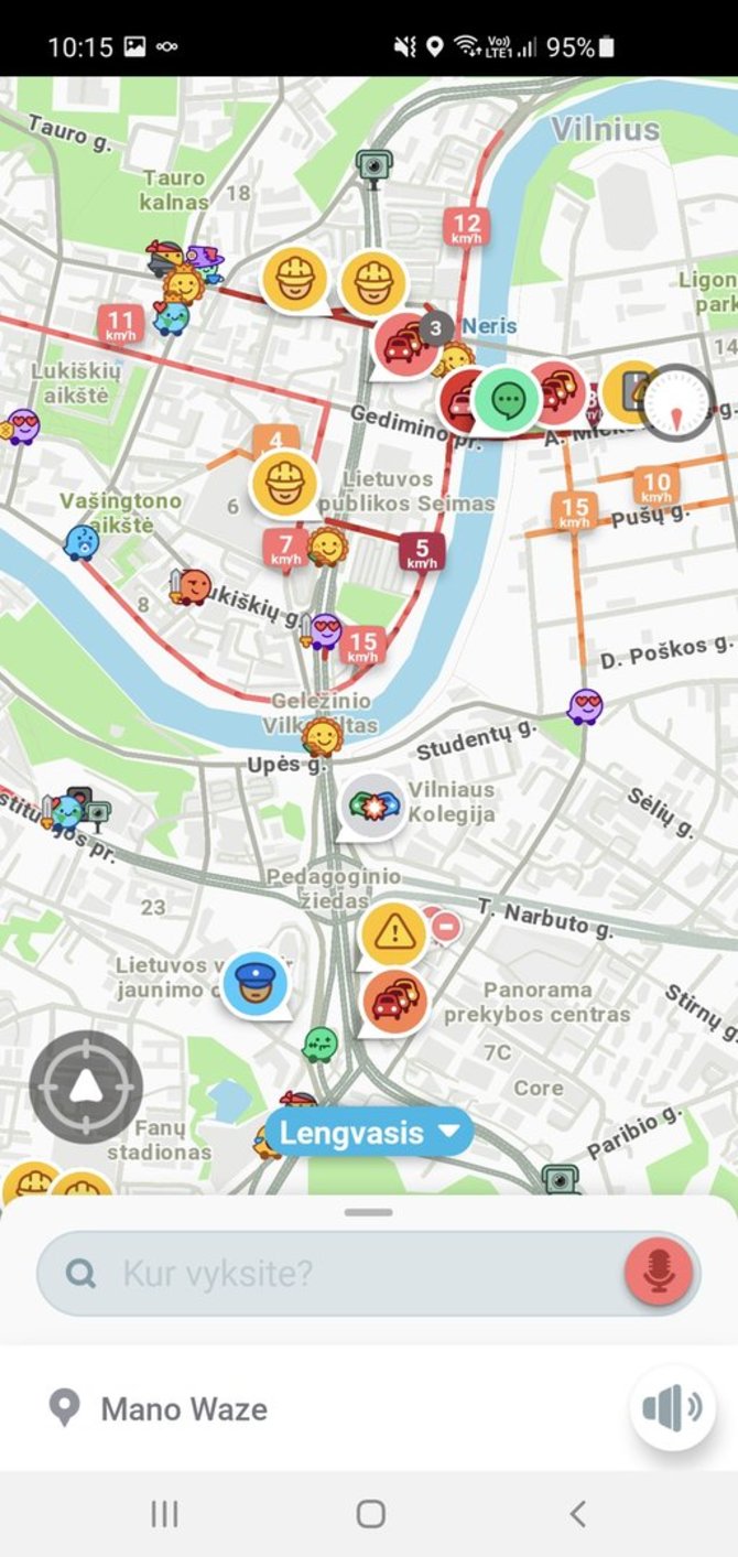 Atvaizdas iš „Waze“ programėlės/Spūstis įvykio vietoje