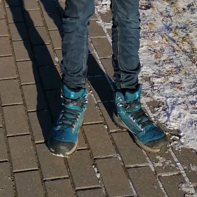 Nuotrauka iš „Facebook“ profilio/Mėlyni batai, kuriais avėjo dingęs Mykolas
