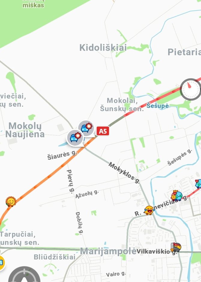 Atvaizdas iš „Waze“ programėlės/Spūstis įvykio vietoje