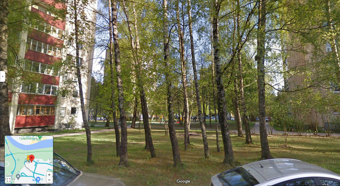 Atvaizdas iš „Google street view“/Įvykio vietoje: daugiabučių kiemas su vaikų žaidimo aikštele