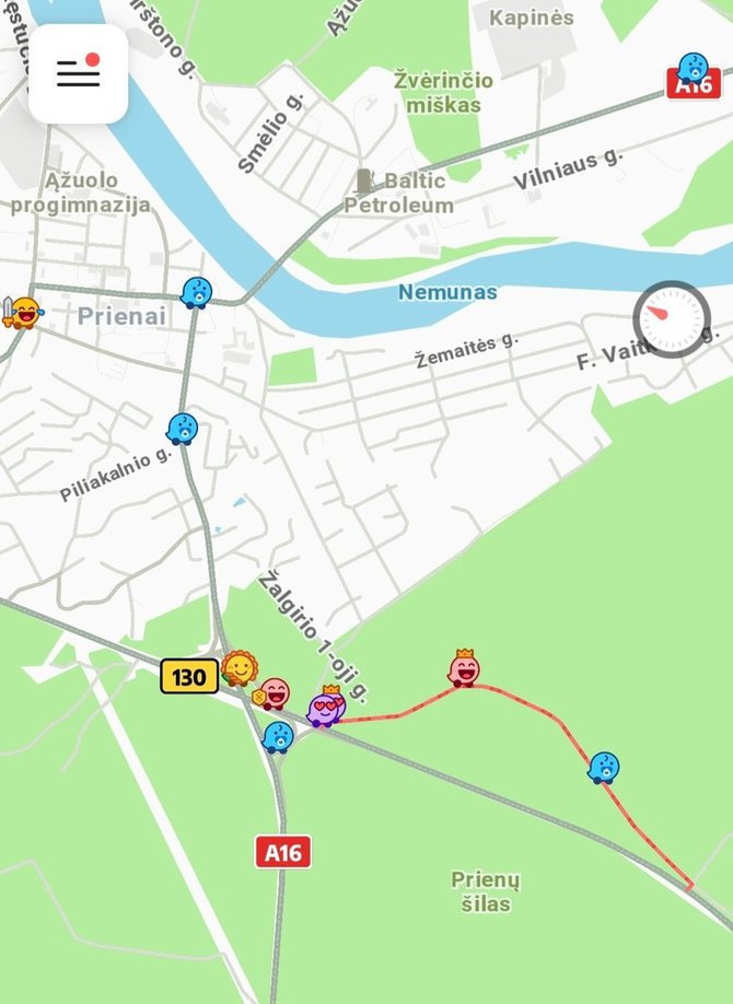 Atvaizdas iš „Waze“ programėlės/Eismo sąlygos kelyje Balbieriškis–Prienai, ties Prienų šilu.