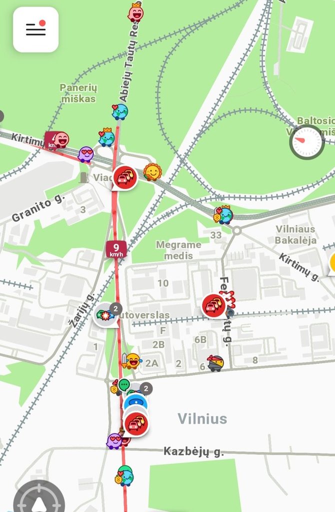 Atvaizdas iš „Waze“ programėlės/Spūstis įvykio vietoje