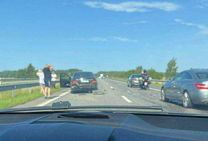 Nuotrauka iš „Facebook“ grupės „Kur stovi policija Kaune“/Įvykio vietoje ties Ariogala