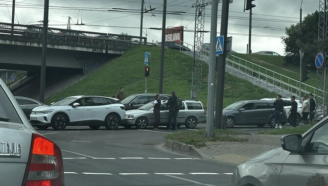 Nuotrauka iš „Facebook“ grupės „Kur stovi policija Kaune“/Įvykio vietoje