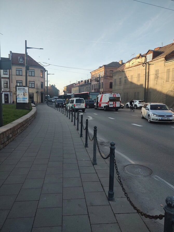 Nuotrauka iš „Facebook“ profilio „Kur stovi policija Kaune“/Įvykio vietoje
