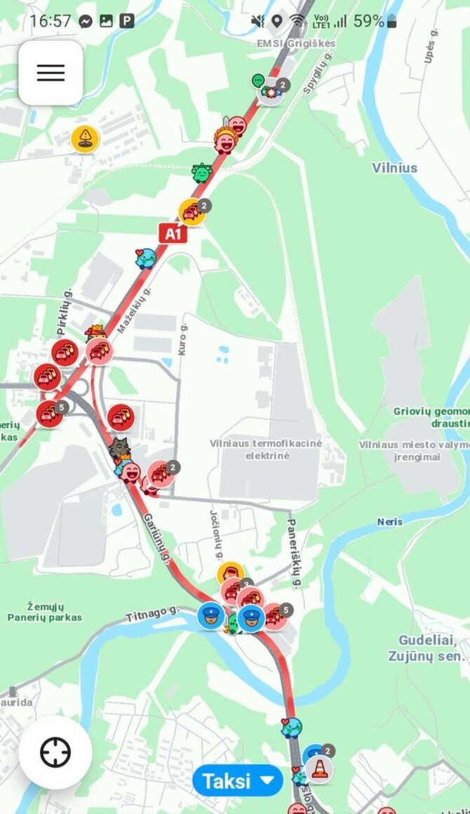 Atvaizdas iš „Waze“ programėlės/Spūstis įvykio vietoje nusidriekė nuo Oslo gatvės