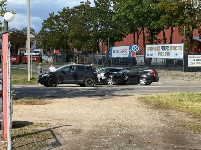 Nuotrauka iš „Facebook“ profilio „Kur stovi policija Kaune“/Įvykio vietoje