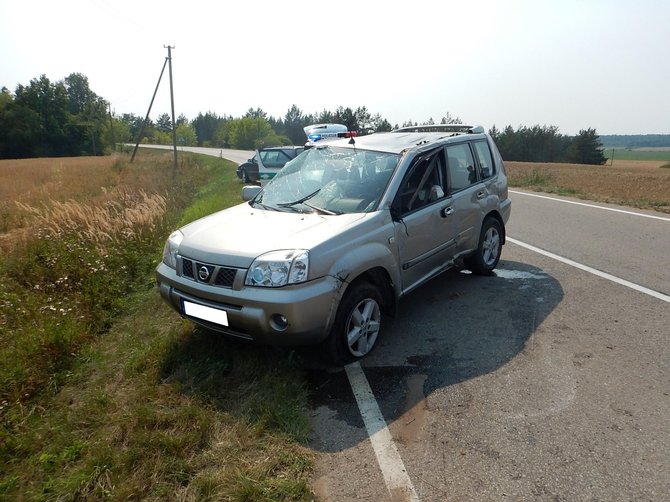 Kauno apskrities VPK nuotr./„Nissan X-Trail“ įvykio vietoje