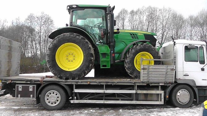 Muitinės kriminalinės tarnybos nuotr./„John Deere“ traktorius