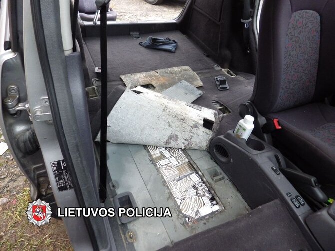 Telšių policijos nuotr./Sulaikytas nelegalus krovinys