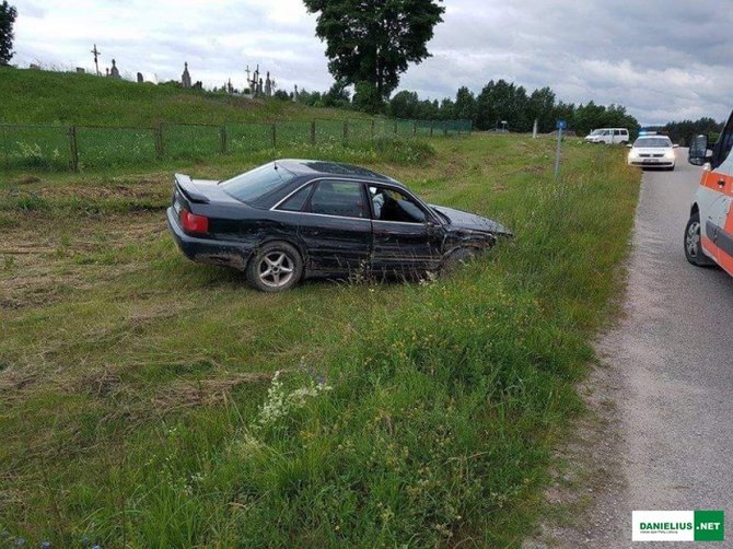 Įvykio liudininko nuotrauka iš Danielius.net/Po avarijos „Audi A6“ metęs kaltininkas spruko iš įvykio vietos