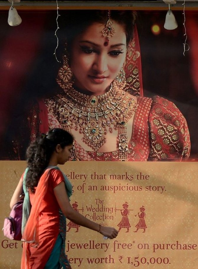 AFP/„Scanpix“ nuotr./Moteris Indijoje