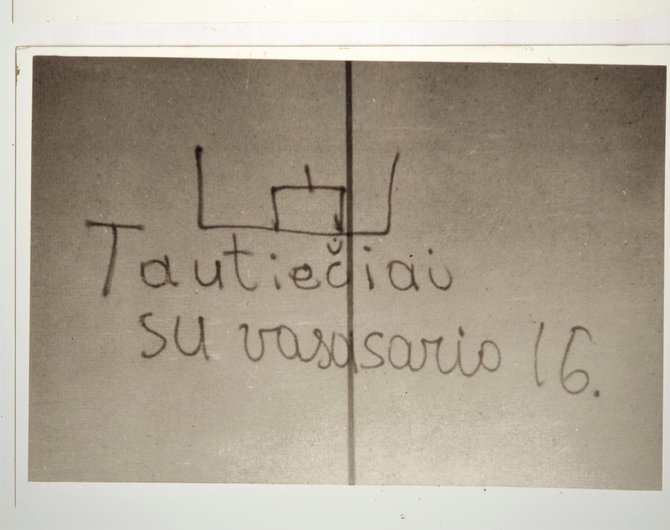 Antisovietinis šūkis, 1983 m. vasario 16 d. išvakarėse pastebėtas ant sienos Vilniuje tarp J. Paleckio g. (dabar ̶ Ukmergės g.) namų Nr. 10 ir Nr. 12; 1983 m. vasario mėn. Lietuvos ypatingasis archyvas