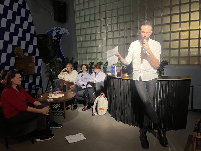 Jurgos Mandrijauskaitės nuotr./Poezijos skaitymai festivalyje „Open books“