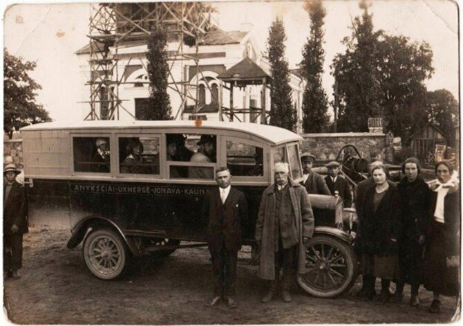 Autobusas Kavarske apie 1927-1928 m., Visos teisės saugomos