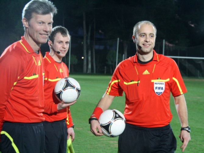 V.Knyzelio/LFF.lt nuotr./FIFA kategorijos arbitras Nerijus Dunauskas (dešinėje).