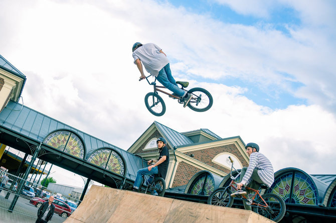 Vytenio Sidabro nuotr./BMX dviratininkų triukai.