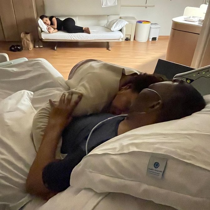 Foto Instagram/Pelé e sua figlia maggiore Kely Nascimento all'ospedale Albert Einstein