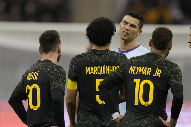 „Scanpix“/AP nuotr./Lionelis Messi ir Cristiano Ronaldo jau žaidė draugiškose rungtynėse Saudo Arabijoje