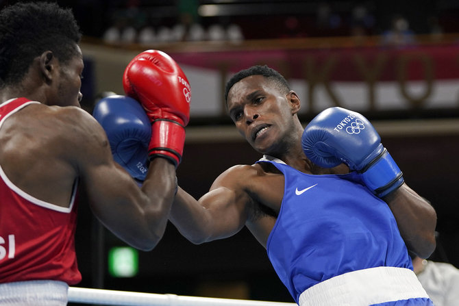 „Scanpix“/AP nuotr./Šveicarijos boksininkas Thabiso Dlamini Tokijo olimpiadoje