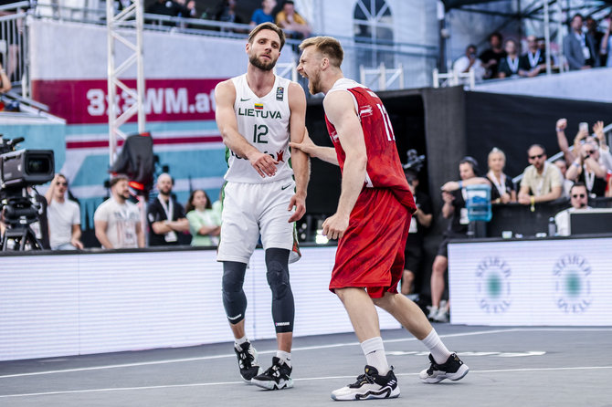 FIBA.com nuotr./Darius Tarvydas po lemiamo pralaimėjimo šeimininkams austrams