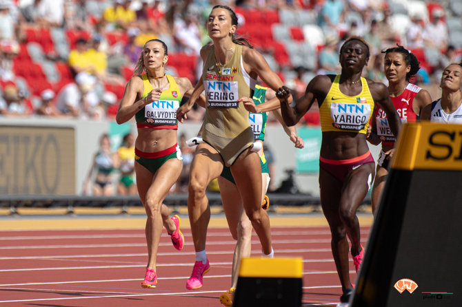 Alfredo Pliadžio/LLAF nuotr./800 m atranka, bėga Gabija Galvydytė (kairėje)