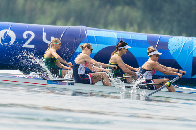 Kipro Štreimikio/LTOK nuotr./Kamilė Kralikaitė ir Ieva Adomavičiūtė irkluoja finale