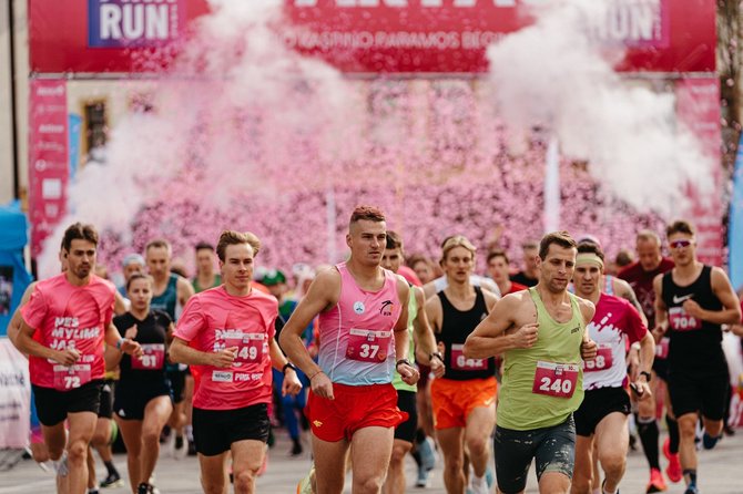 Organizatorių nuotr./Rožinio kaspino paramos bėgimas „Pink run“