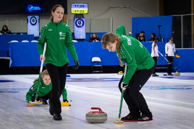 „World Curling“ nuotr./Lietuvos merginų akmenslydžio rinktinė