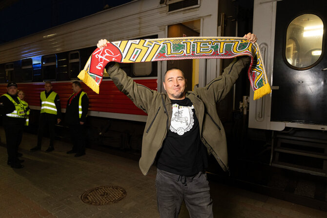 „LTG Link“ nuotr./Futbolo sirgalių traukinys