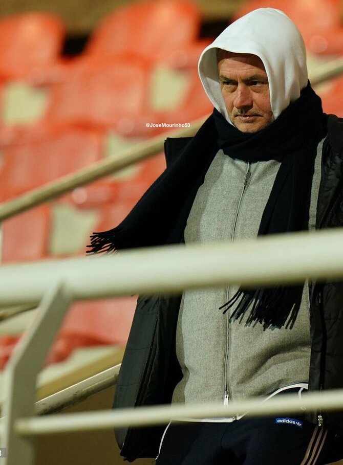 X.com/Josemourinho53 nuotr./Jose Mourinho tribūnose