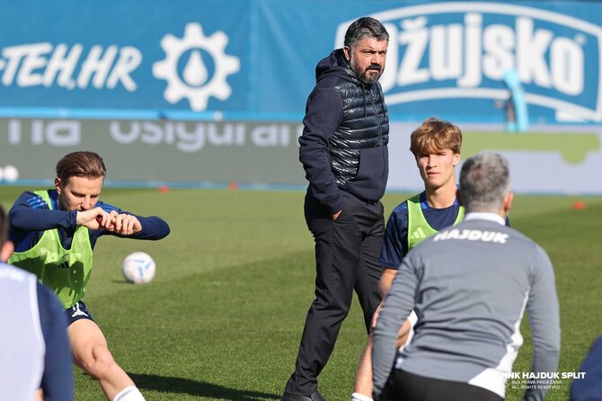 „Hajduk“ klubo nuotr./Gennaro Gattuso (centre) ir Rokas Pukštas (antras iš dešinės)