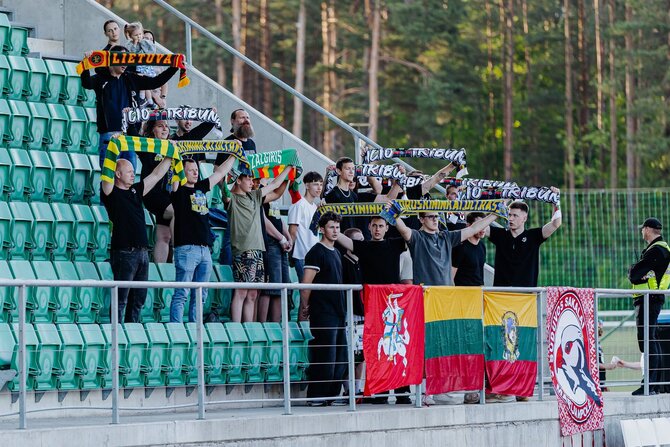 LFF nuotr./Aktyviųjų sirgalių palaikymas moterų rinktinės rungtynėse Druskininkuose
