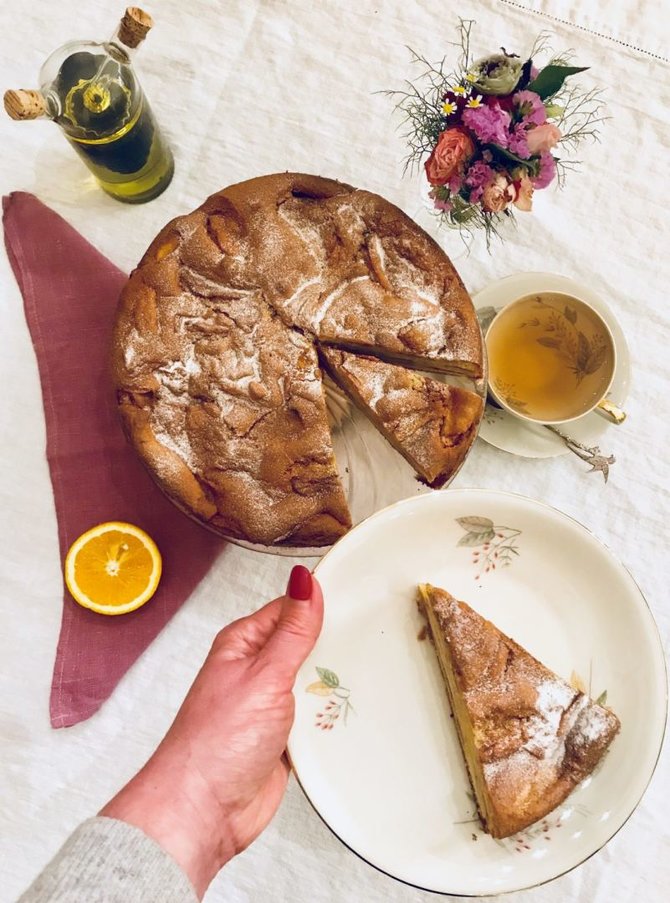 Autorės nuotr./Obuolių pyragas su alyvuogių aliejumi