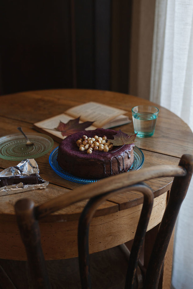 Fotopastelė nuotr./Šokoladinis burokėlių pyragas su lazdynų riešutais