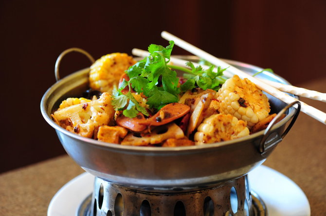 Vida Press nuotr./Kiniškas maisto gaminimo būdas Dry Hot Pot