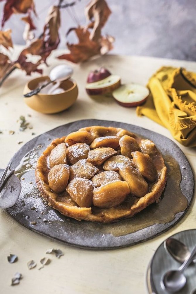 IKI nuotr. /Apverstas obuolių pyragas „Tarte Tatin“