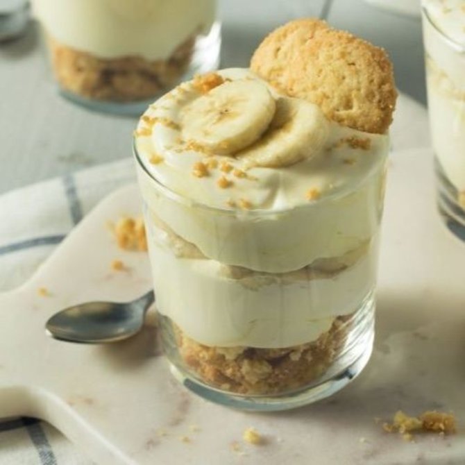 Shutterstock nuotr. /Bananų, jogurto ir sausainių desertas