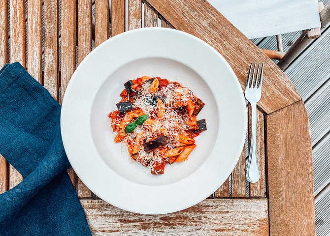 Blogger photo.  /vegetarian pasta with eggplant 