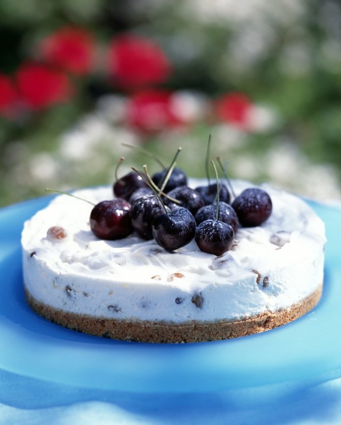 Vida Press nuotr./Graikško jogurto pyragas su uogomis