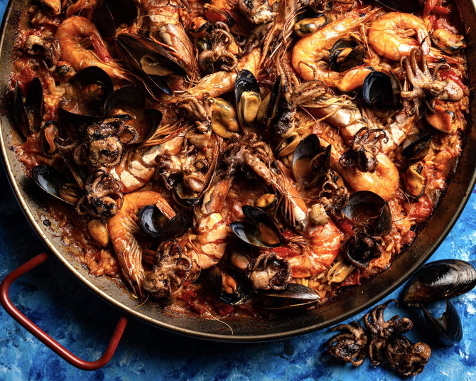 Autorių nuotr./„Paella“ su jūros gėrybėmis ir vištiena