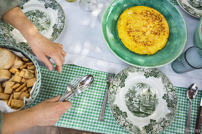 Laimos Druknerytės nuotr./Ispaniško bulvių omleto ruošimas