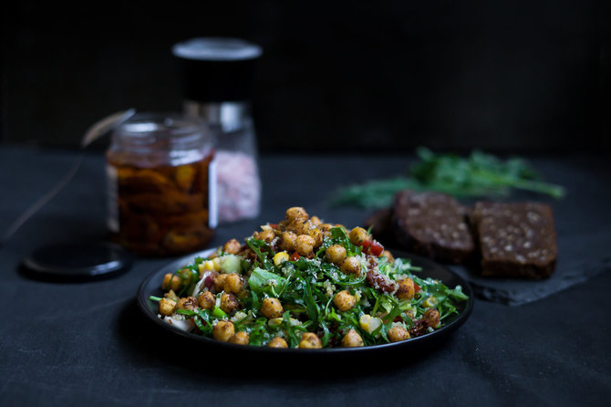 Blog photo.  / Salad with Bolivian pigeon powder (quinva) and chickpeas