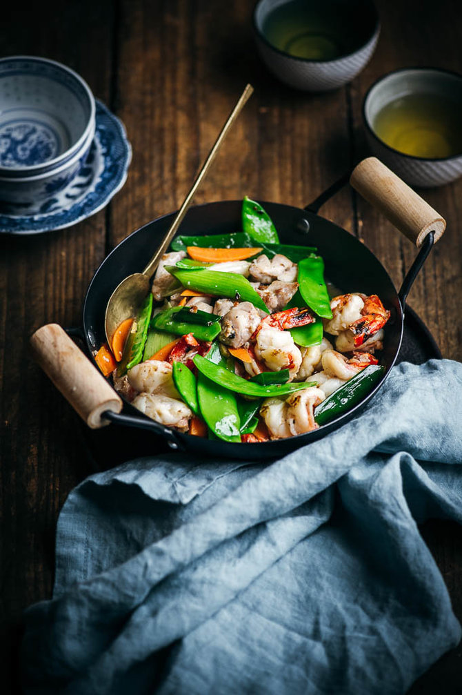 Nidos Degutienės nuotr. /Kiniškas vištienos, krevečių ir daržovių patiekalas