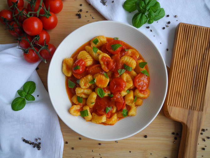 Matteo Covacci nuotr./Bulvių virtinukai gnocchi su šviežiais pomidorais 