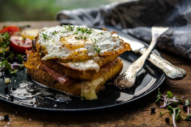 Gamintojo nuotr. /Karštas sumuštinis „Croque madame“