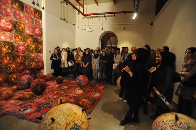 Asmeninio albumo nuotr./Bronės Sofijos Gideikaitės parodos atidarymą Teherane
